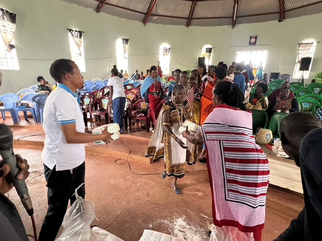 People receiving food aid