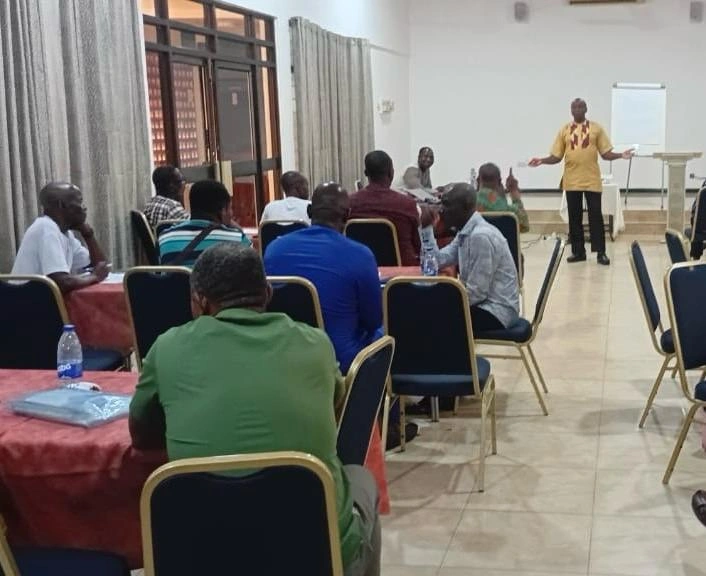 Samson Abukari holding a workshop in Ghana