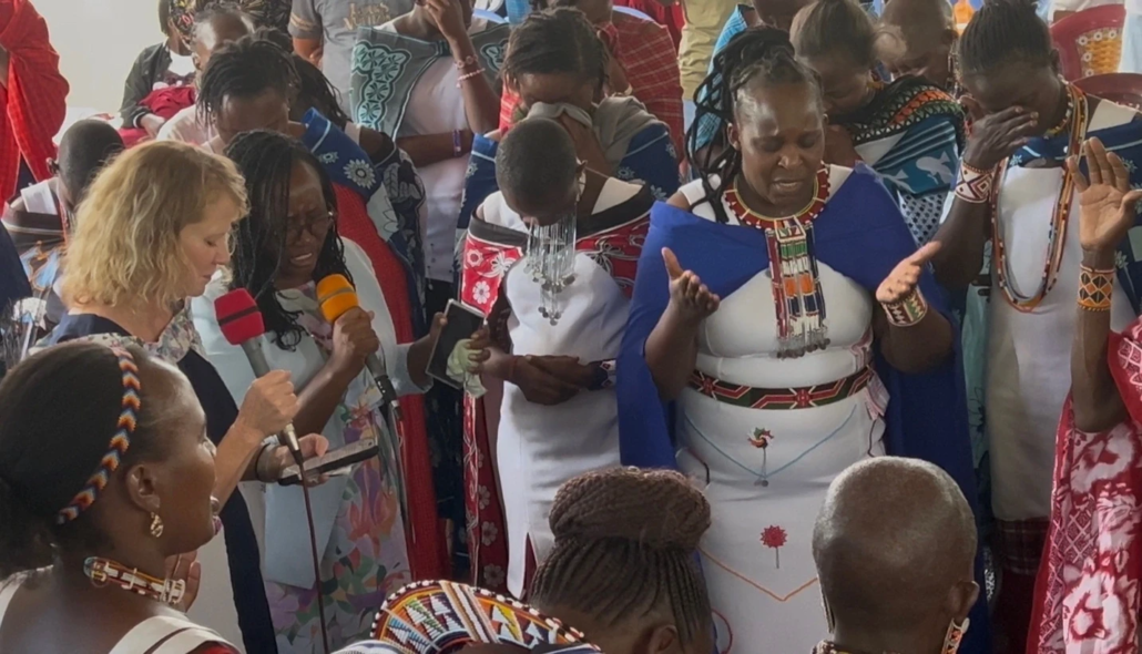 Rev. Shyla teaching women in a powerful Spirit-filled conclusion of the Women conference.